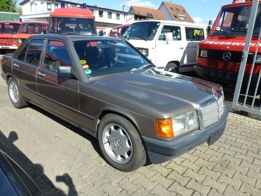 Mercedes-Benz 190 180.000 km 3.950 € Nürtingen bei Stuttgart 72622