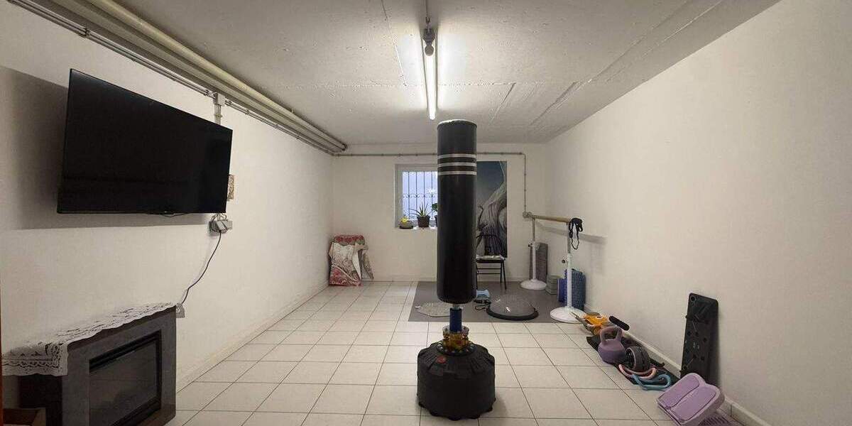 Einfamilienhaus Friedrichsdorf - 8 Zimmer, 224 m&sup2;, 2.900&euro; | Angebot:24708475