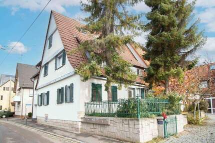 Charmantes Zweifamilienhaus mit historischem Gewölbekeller und zwei Südterrassen in Möhringen 7 zimmer