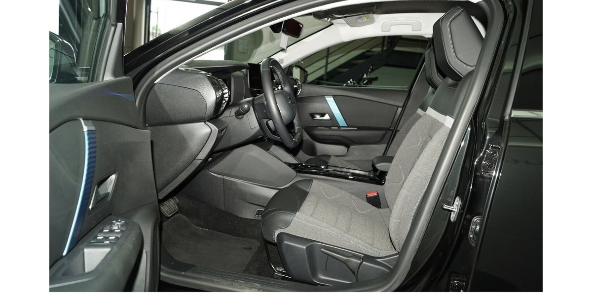 Citroen C4 e- 136 Shine 50 KWh LED CARPLAY 43.800 km 17.320 &euro; Lich 35423