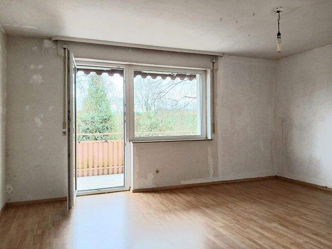 Zweifamilienhaus in schöner Lage mit Garten und Garage. 8 zimmer