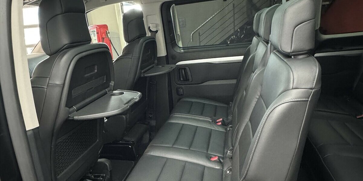 Peugeot Traveller BlueHDI 180 Allure L3 8 Sitze Massage 124.300 km 28.290 &euro; Lich 35423