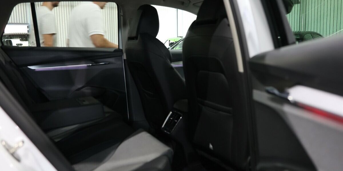 Skoda Enyaq IV 80 LOFT SPORT WHITE / WÄRMEPUMPE / 63.000 km 29.991 &euro; Hamm 59077
