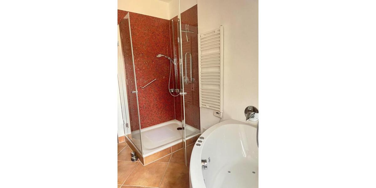 Etagenwohnung Regensburg Kumpfmühl - 4.5 Zimmer, 264 m&sup2;, 3.500&euro; | Angebot:26589423