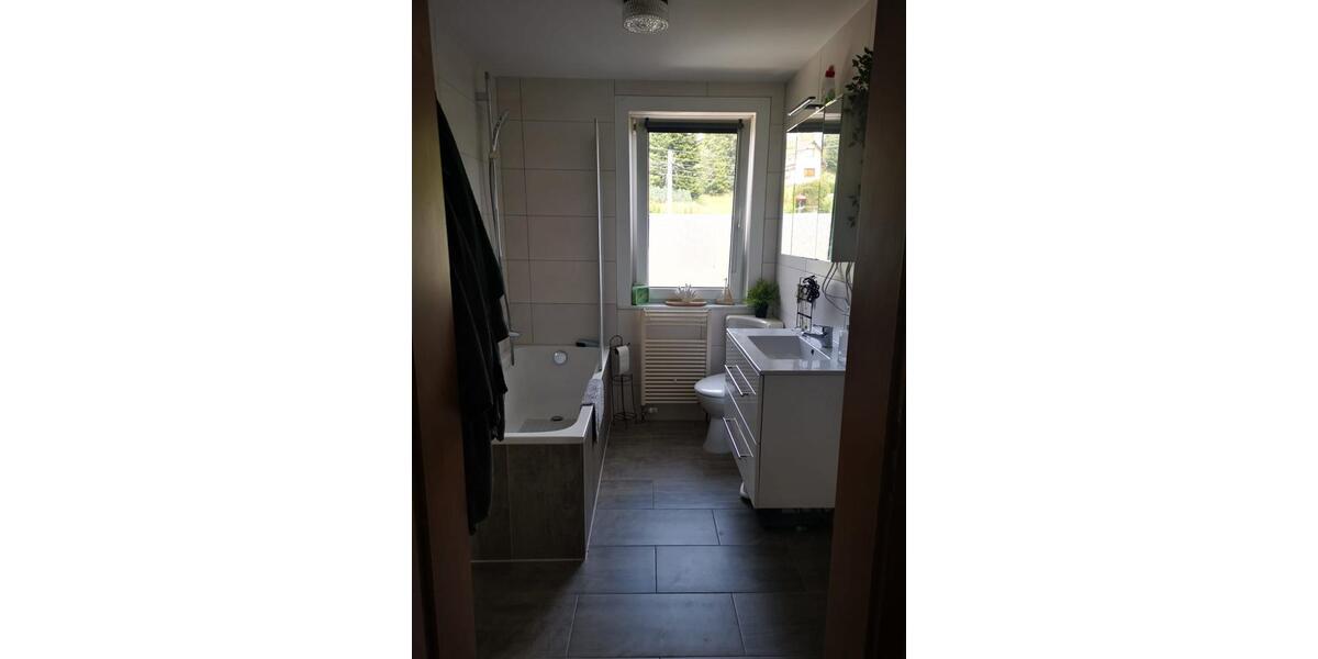 Doppelhaushälfte Großbreitenbach - 7 Zimmer, 131 m&sup2;, 750&euro; | Angebot:25026781