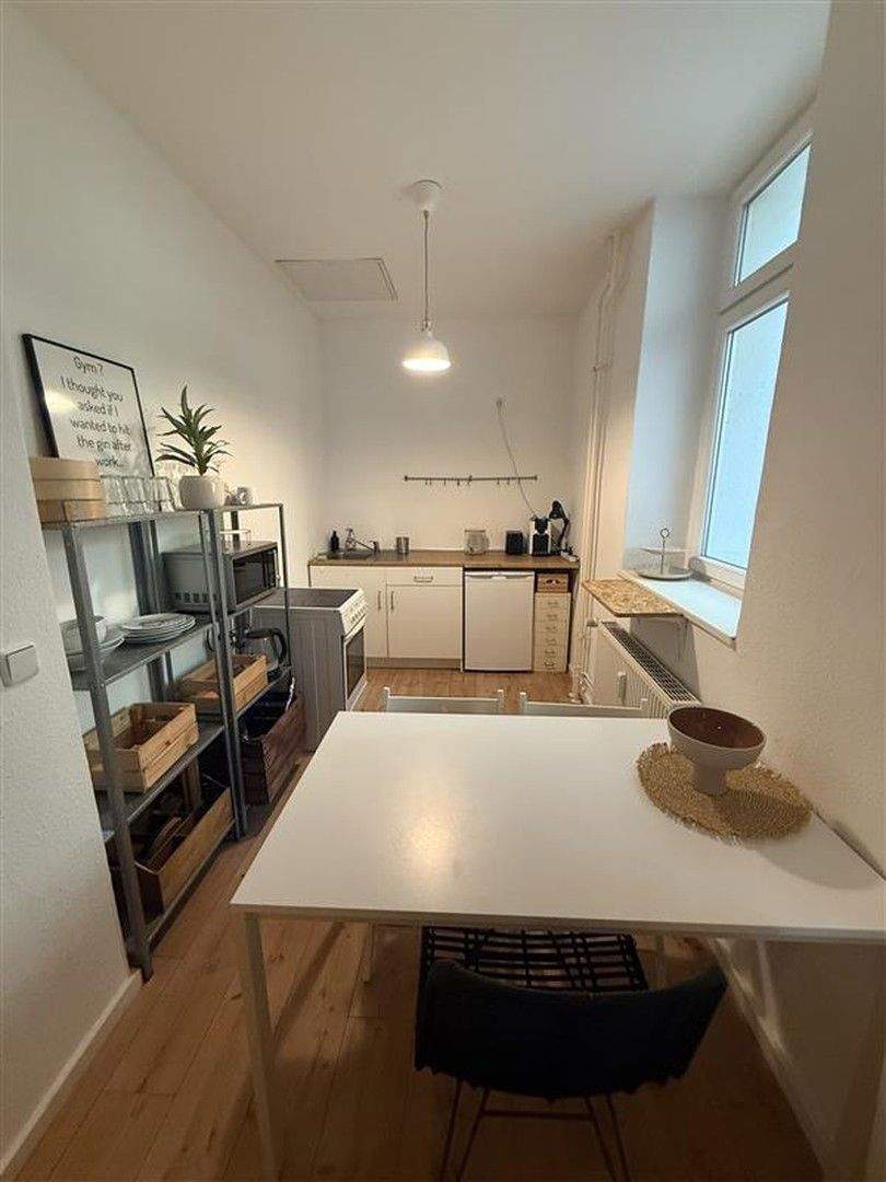 Zwei 1-Zimmerwohnungen im Erdgeschoss zu vermieten (Seitenflügel und Hinterhaus) 1 zimmer