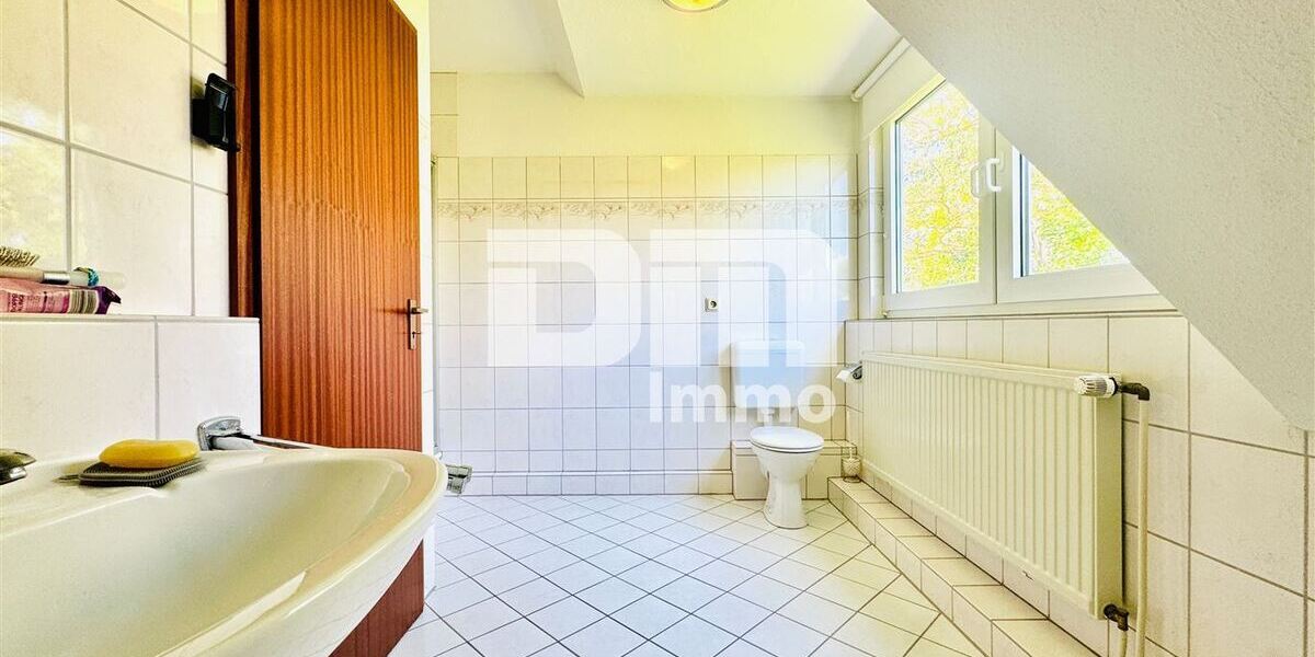 Charmantes Wohnglück - Ihr neues Zuhause mit Carport Terrasse und großem Gartenbereich - Doppelhaushälfte Rosdorf | Angebot:26770582