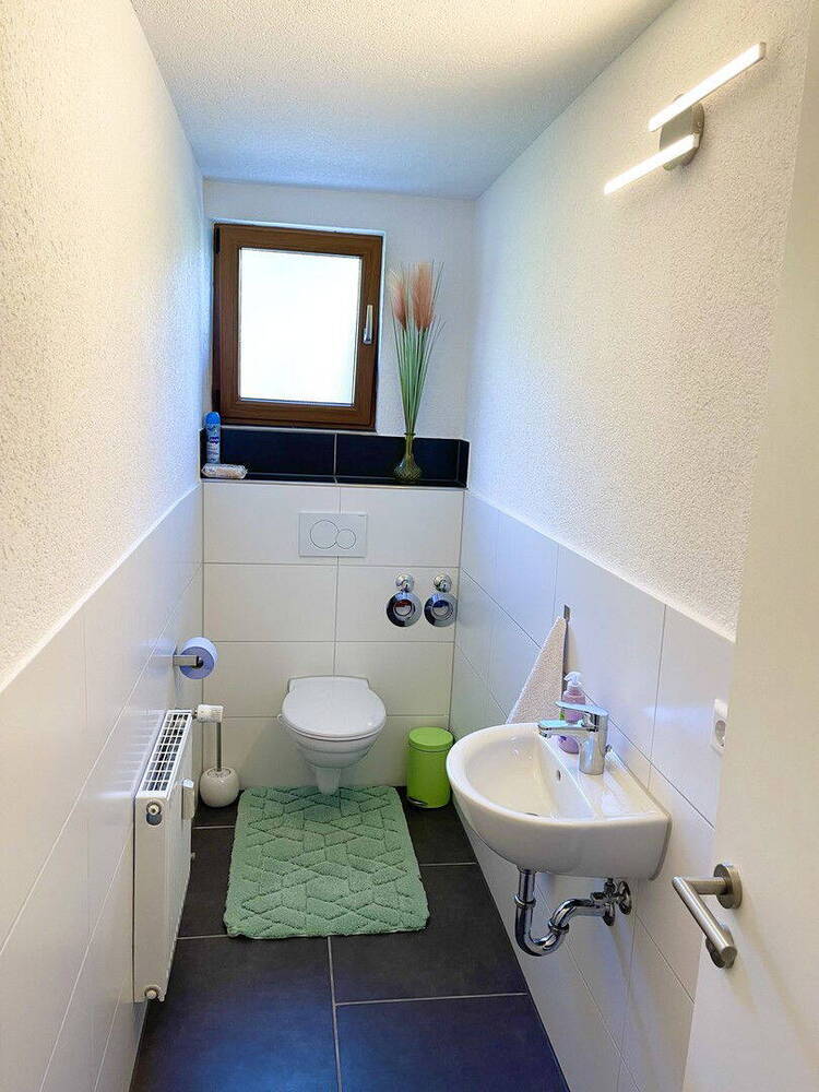 Stilvolle, geräumige und sanierte 4,5-Zimmer-Wohnung mit Balkon und Aussicht auf den Schwarzwald