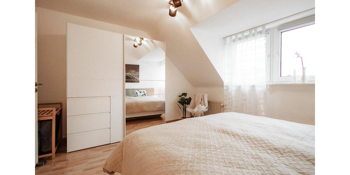 Dachgeschoßwohnung Neuss - 2.5 Zimmer, 67 m&sup2;, 1.150&euro; | Angebot:24693714