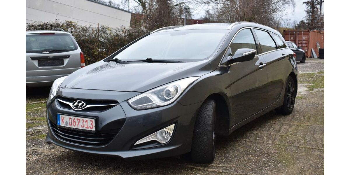 Hyundai i40 182.000 km 5.500 &euro; Köln 51105
