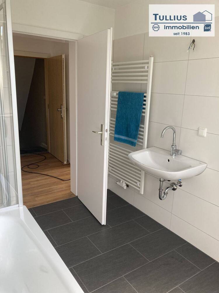 1-Zimmer-Dachgeschoßwohnung mit Einbauküche, 2 Balkone und Stellplatz in Essen-Borbeck