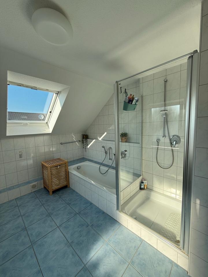 Einfamilienhaus mit EinliegerWohnung, Photovoltaik und Garage