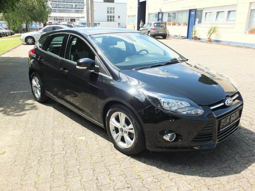 Ford Focus CHAMPIONS EDITION 5-TÜRIG orig.53.215 km ! 53.215 km 8.404 € Köln 50858