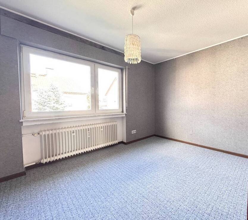 Zweifamilienhaus mit Ausbaureserve in ruhiger Feldrandlage
