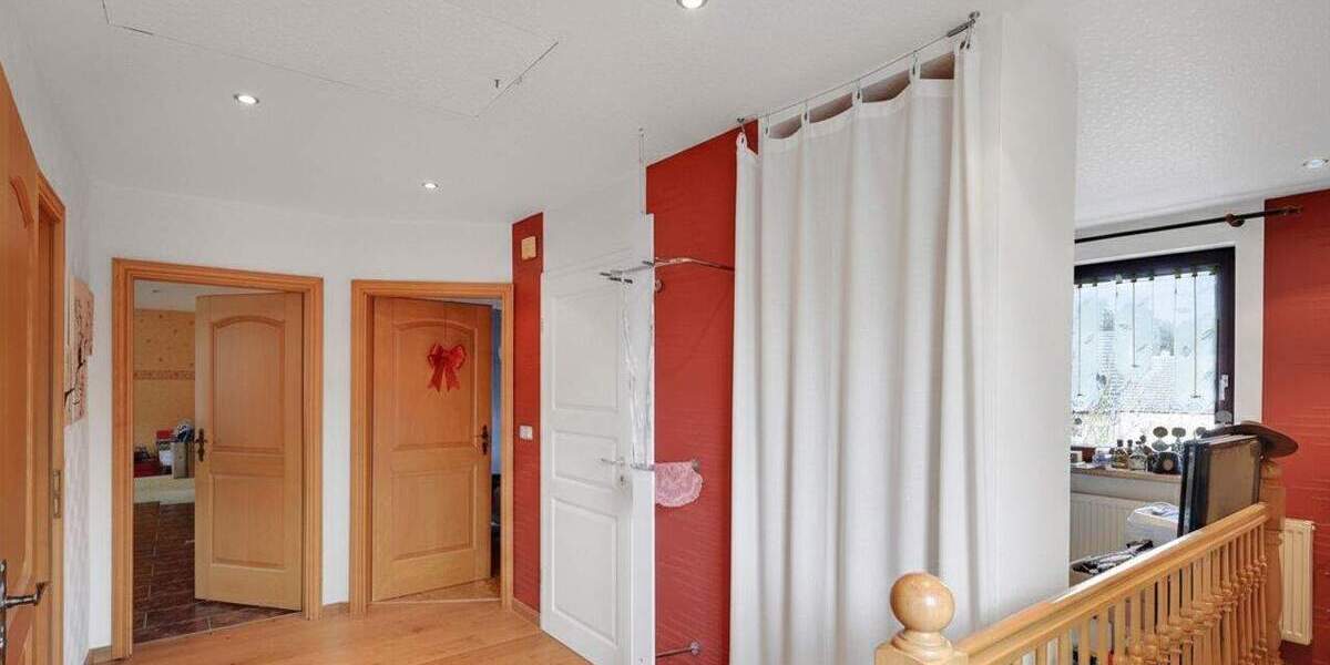 Zweifamilienhaus mit großem Garten 7 zimmer