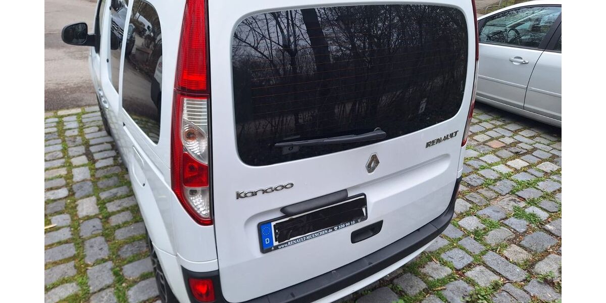 Renault Kangoo 122.716 km 7.000 &euro; München 80939