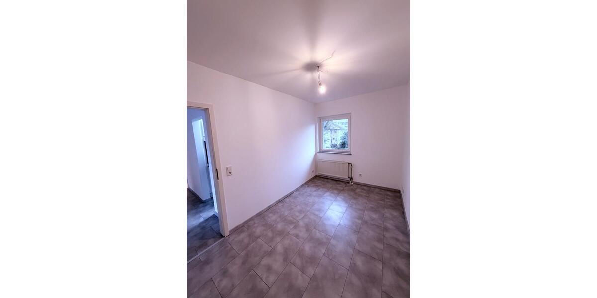 Frisch renovierte Wohnung mit Balkon und Einbauküche in Erkrath 3 zimmer