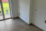 Erstbezug nach Renovierung - 3 ZW im 1. OG mit Balkon zum Innenhof, modernes Tageslichtbad mit Badewanne - ab sofort bezugsbereit