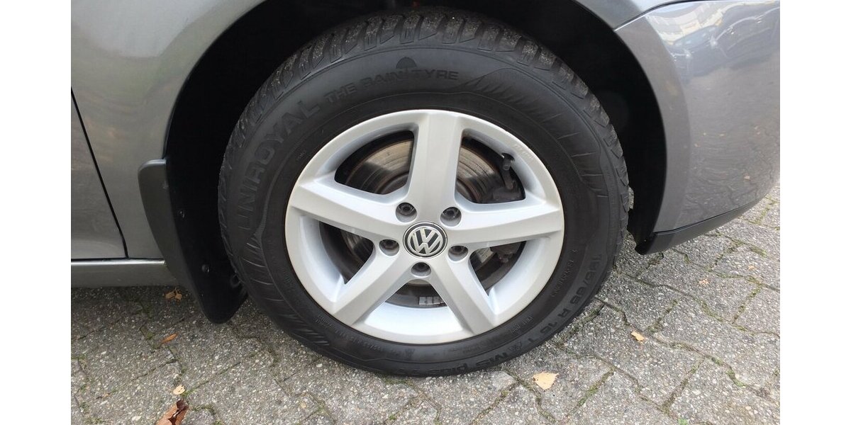 VW Golf TRENDLINE KLIMAAUTOMATIK 5-TÜRIG 132.115 km 4.904 &euro; Köln 50858