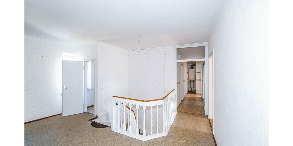 Großzügiges Zweifamilienhaus mit verborgenem Garten in der Innenstadt von Cham - Mehrfamilienhaus, Wohnhaus Cham | Angebot:26298154