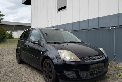 Ford Fiesta 190.000 km 1.800 &euro; Bielefeld 33609