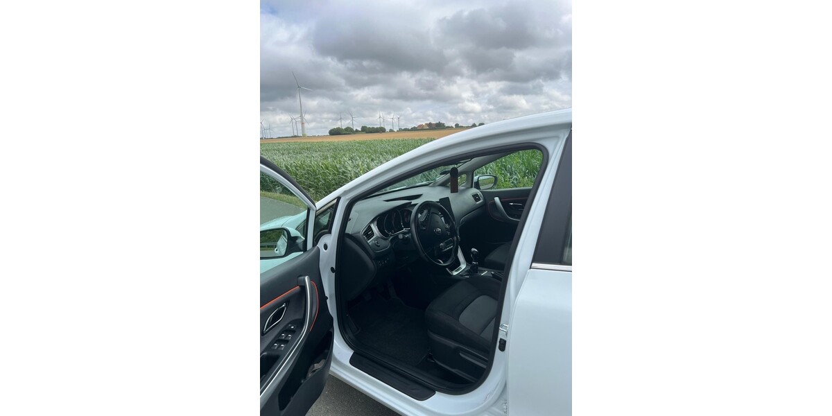 Kia ceed 201.000 km 5.099 &euro; Paderborn 33104