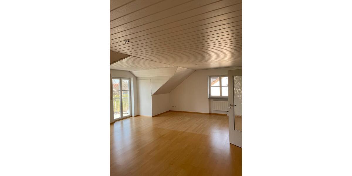 Dachgeschoßwohnung Ingolstadt Münchener Straße - 4 Zimmer, 122 m&sup2;, 1.190&euro; | Angebot:25440117