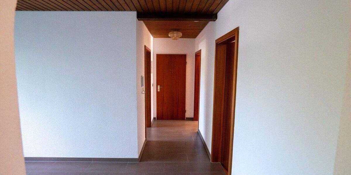 Etagenwohnung Singen - 4 Zimmer, 100 m&sup2;, 290.000&euro; | Angebot:25781556