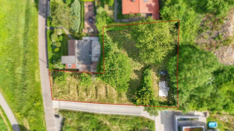 Traumlage in Gerbrunn: Hanggrundstück in ruhiger Sackgasse mit Blick ins Grüne