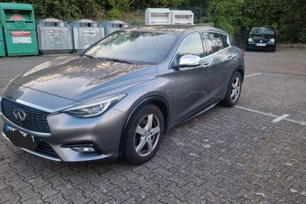 INFINITI Q30