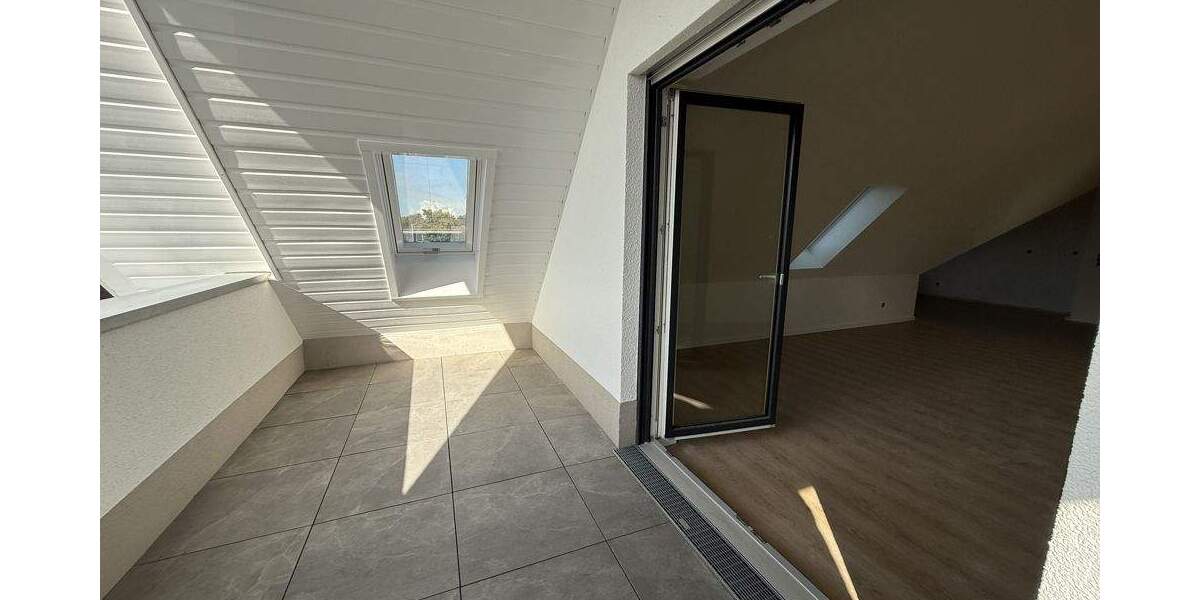 Erstbezug, helle 3 Zimmer-ETW mit Loggia, Fußbodenheizung, 95 qm Wfl. 122 qm Grundfläche, offene Besichtigung Sonntag, 18.1. von 11.30 bis 13 Uhr 3 zimmer