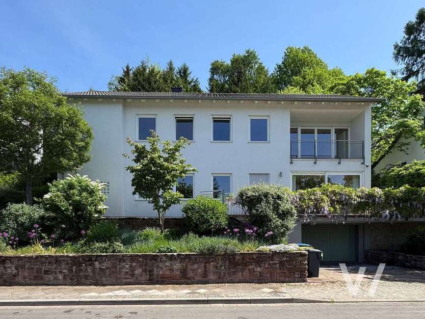 Haus zum Kaufen in Saarbrücken 1.400.000 € 240 m²