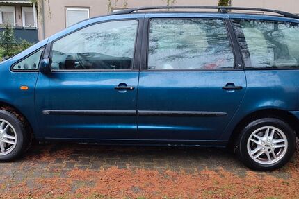 Ford Galaxy 190.900 km 999 € Krefeld 47804