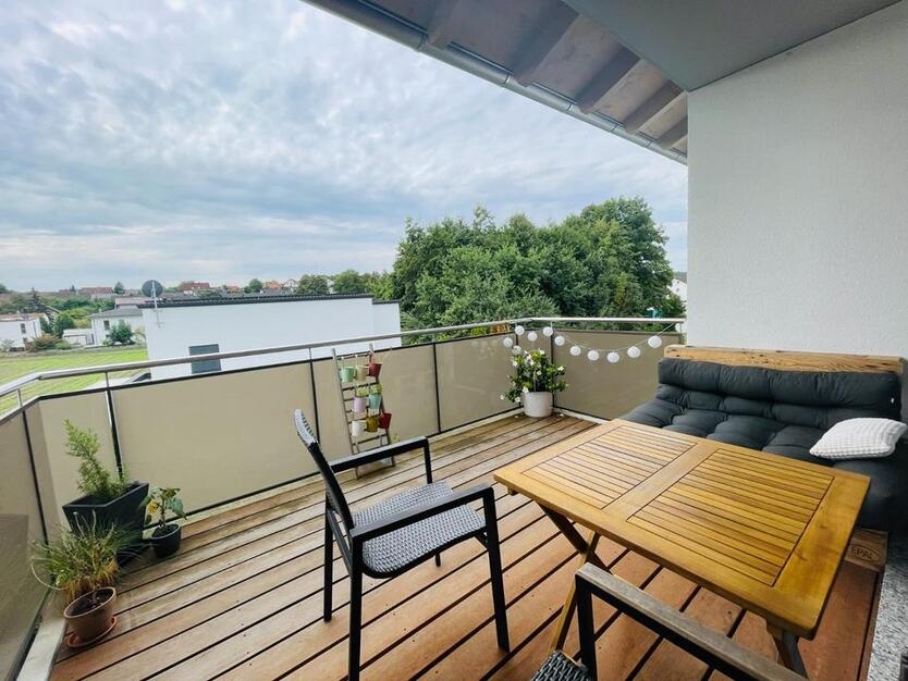 Helle 3-Zimmer Dachgeschosswohnung mit 2 Balkonen und 2 Tiefgaragenstellplätzen in Abensberg! zimmer