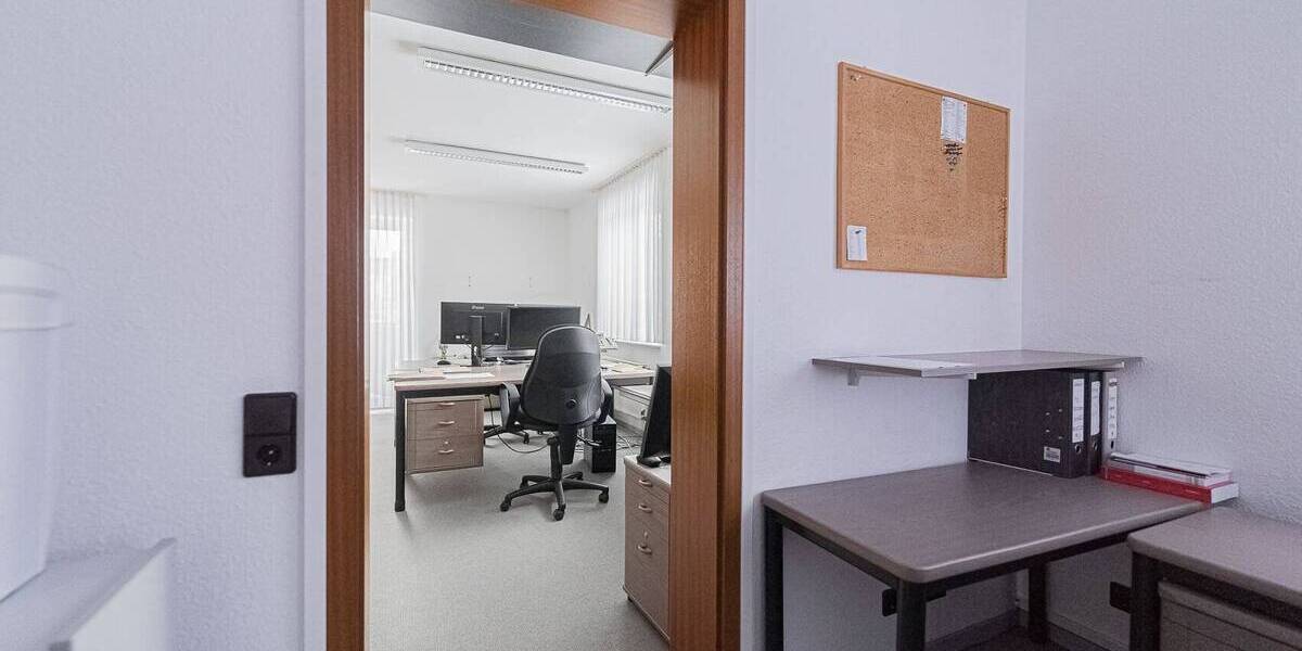 Gewerbeobjekt Barsinghausen - 4 Zimmer, 200 m&sup2;, 1.800&euro; | Angebot:25738566