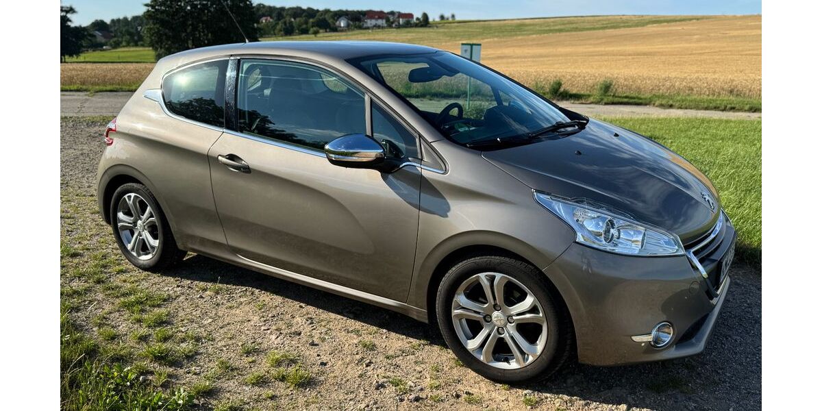Peugeot 208 74.000 km 5.900 &euro; Ullersdorf 01454