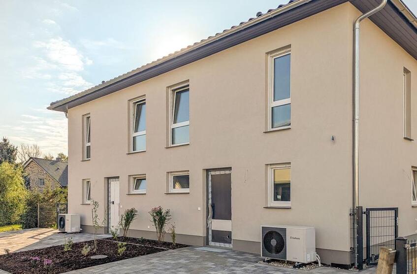 Moderne Doppelhaushälfte im Stil Stadtvilla zimmer