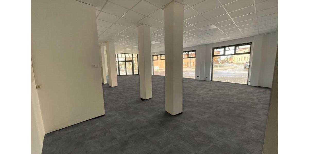 Laden Ladenlokal Gewerbe Büro direkt am Markt Lauchhammer zimmer
