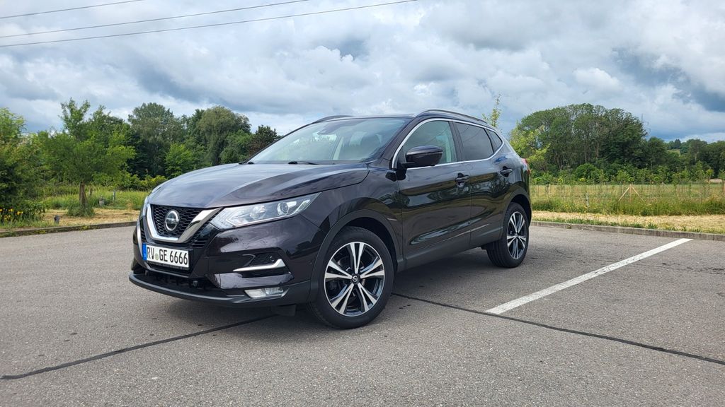 Nissan Qashqai 88.000 km 15.600 &euro; Weingarten 88250