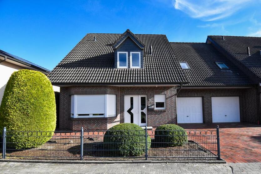 Großzügige Doppelhaushälfte mit Garage in ruhiger Lage in der Stadt Friesoythe zimmer