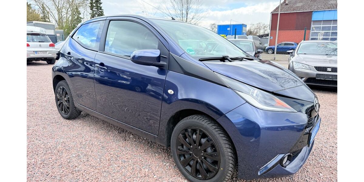 Toyota Aygo (X) 71.600 km 7.999 &euro; Delmenhorst 27755