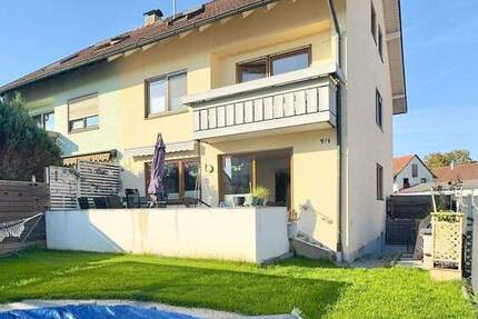 Attraktive Doppelhaushälfte in Meckenbeuren mit Einliegerwohnung, zwei Garagen und zentraler Ruhelage 7 zimmer