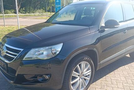VW Tiguan 275.622 km 7.999 &euro; Bandenitz 19230