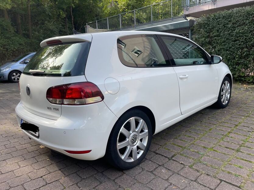 VW Golf 295.000 km 3.690 € Frankfurt 60528