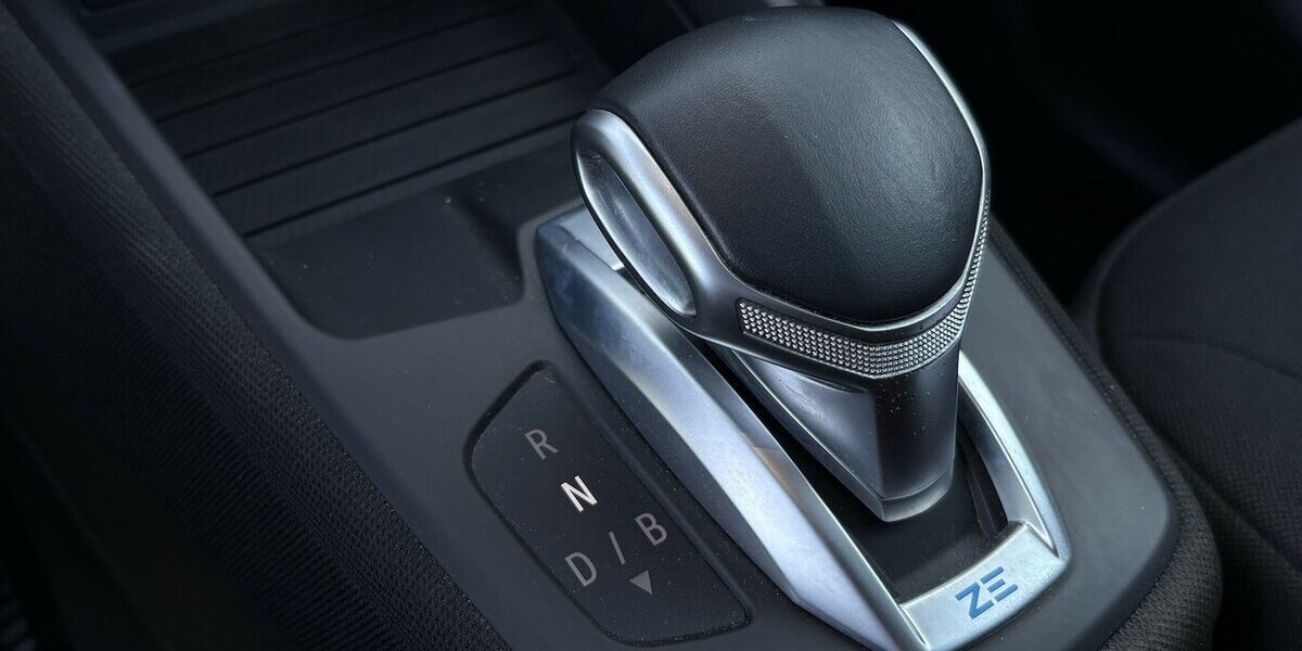 Renault ZOE Life/KEYLESS/LENKHZ./TEMPOMAT/1.HAND 62.409 km 12.900 &euro; Villingen-Schwenningen 78054