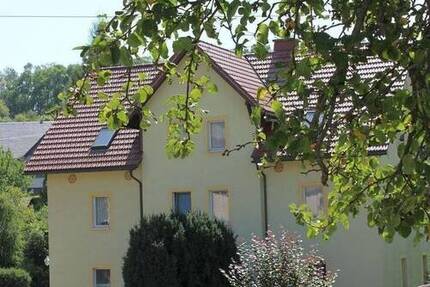 Großes EFH (oder Mehrfamilienhaus) in einem Ortsteil von Dipps!