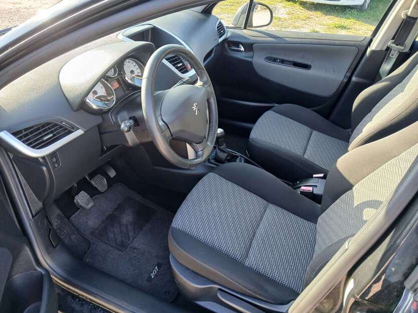 Peugeot 207 95.000 km 4.500 € Rostock 18147