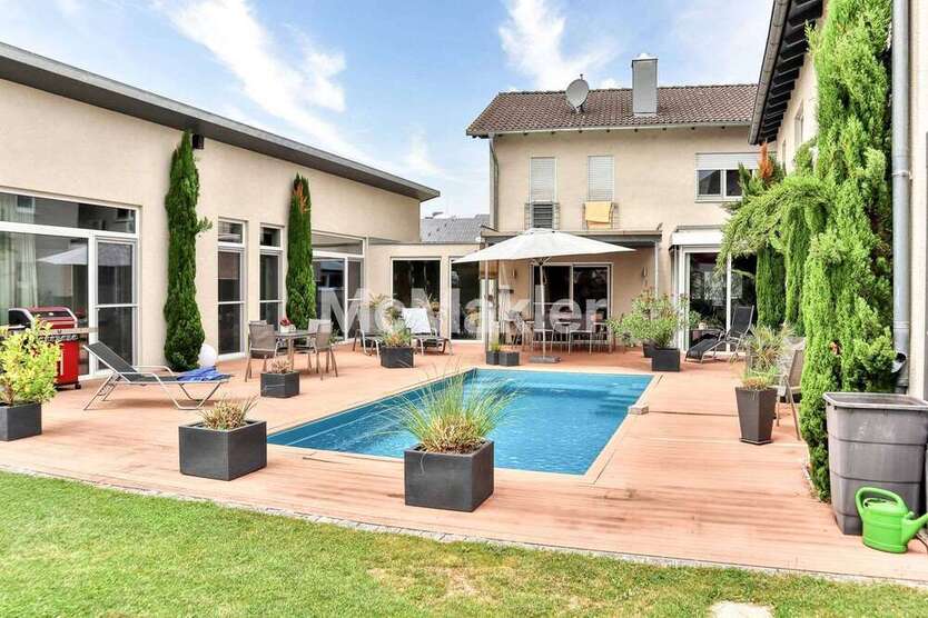 Haus zum Kaufen in Steinmauern 1.099.000 € 242.81 m²