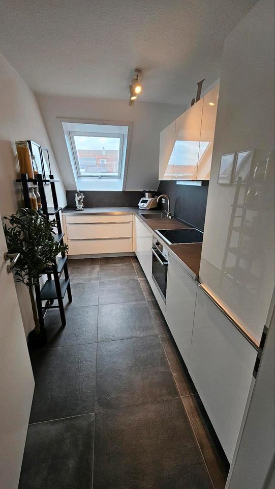 Neuenstadt: Moderne 2,5-Zi.-Wohnung m. Balkon, Top-Lage, Stellpl. zimmer