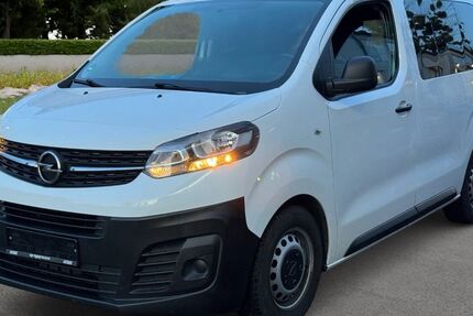 Opel Vivaro 233.000 km 10.900 &euro; Aachen 52080